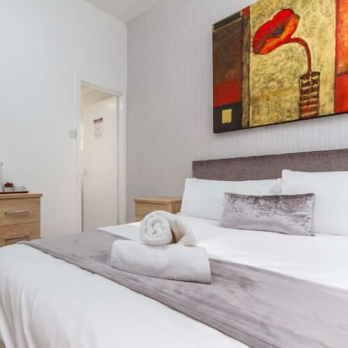 Comfortable en-suite rooms at Sandringham Court Hotel